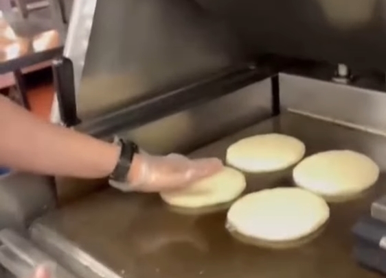 Are Arepas at McDonald’s within the US?  A Venezuelan made it occur and it went viral (VIDEO)