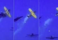 El momento en que dos avionetas chocaron durante un espectáculo aéreo: uno de los pilotos murió (VIDEO)